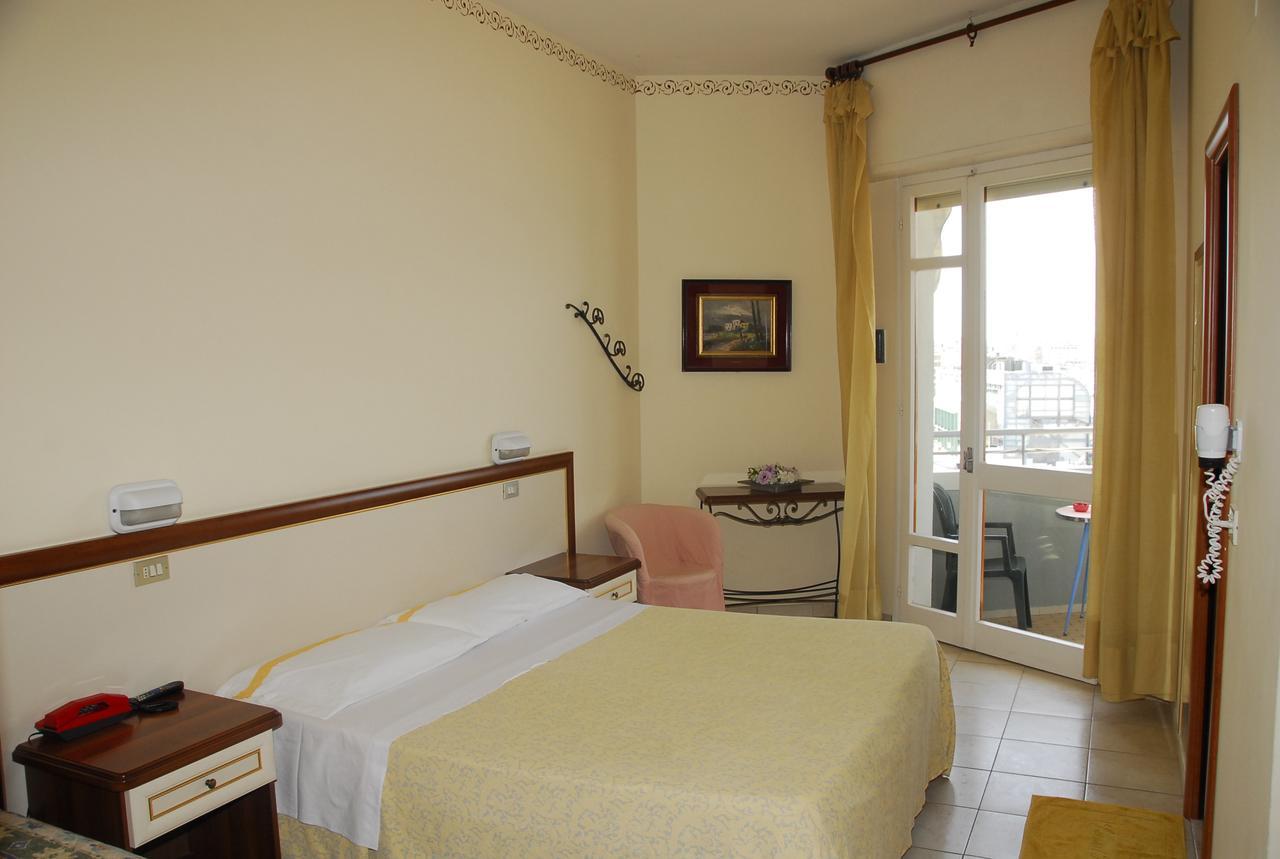 Hotel Nettuno Cattolica Exterior foto